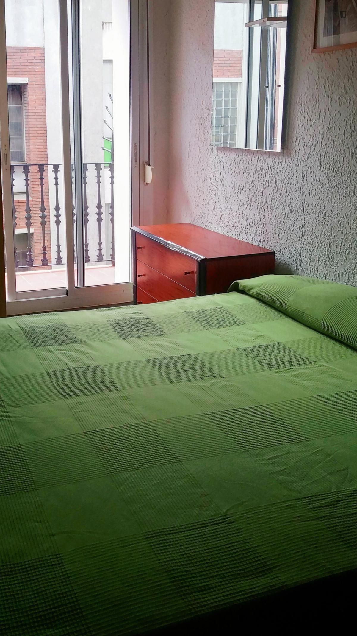 Bedroom of Apartments for share in  Barcelona Capital  with Furnished, Oven and Washing machine