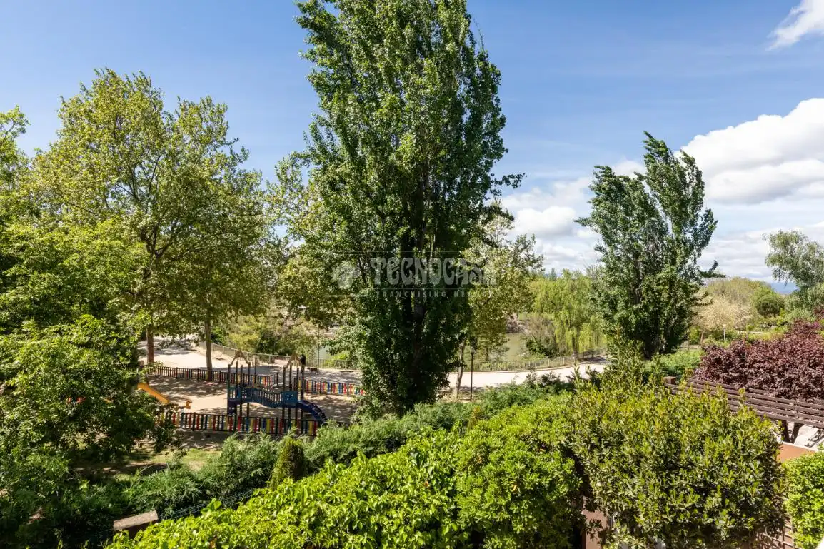 Jardín de Casa adosada en venta en Las Rozas de Madrid con Aire acondicionado, Calefacción y Terraza