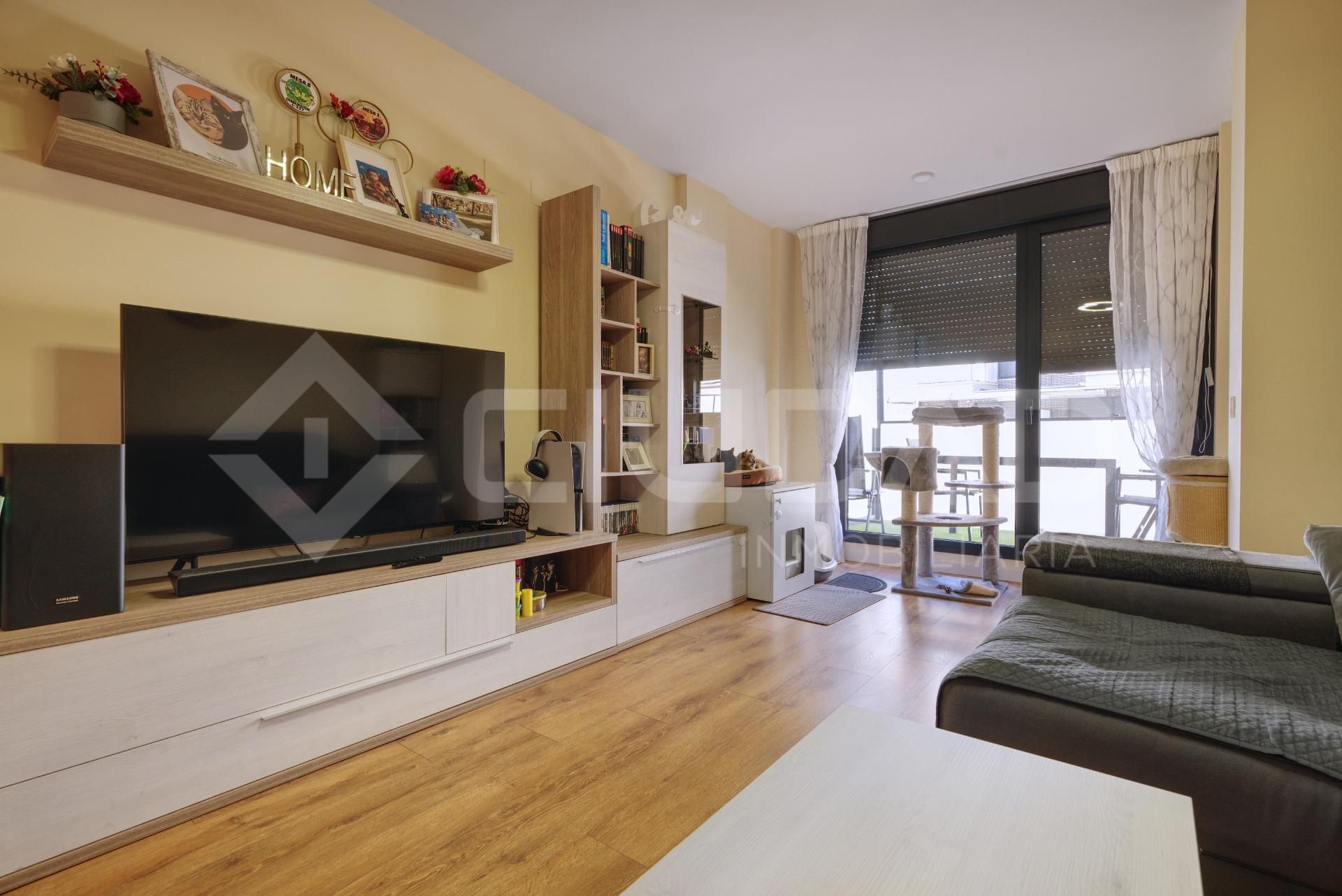 Sala de estar de Piso en venta en San Juan de Aznalfarache con Aire acondicionado, Terraza y Trastero