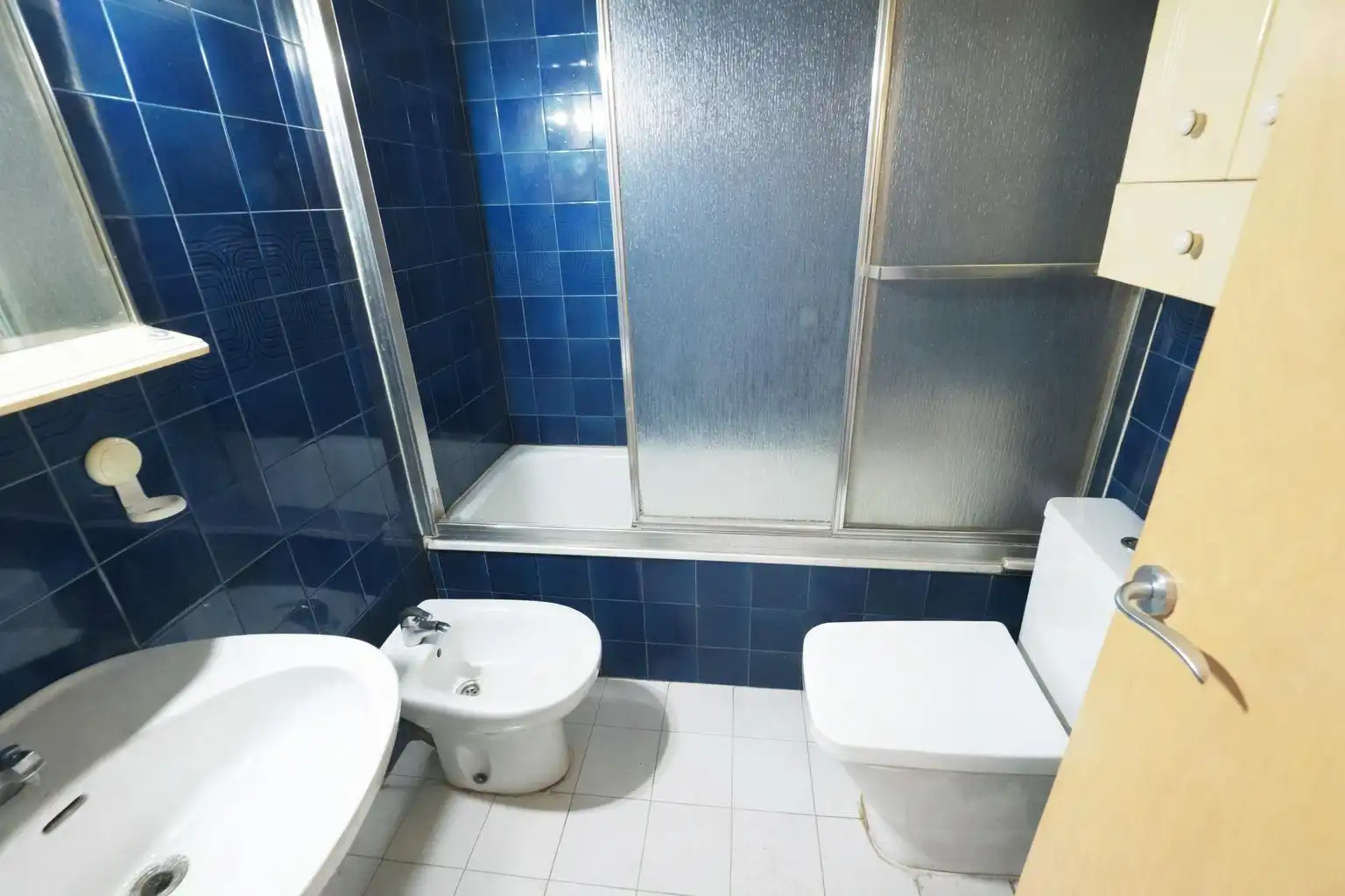 Bathroom of Flat for sale in Manresa  with Community pool