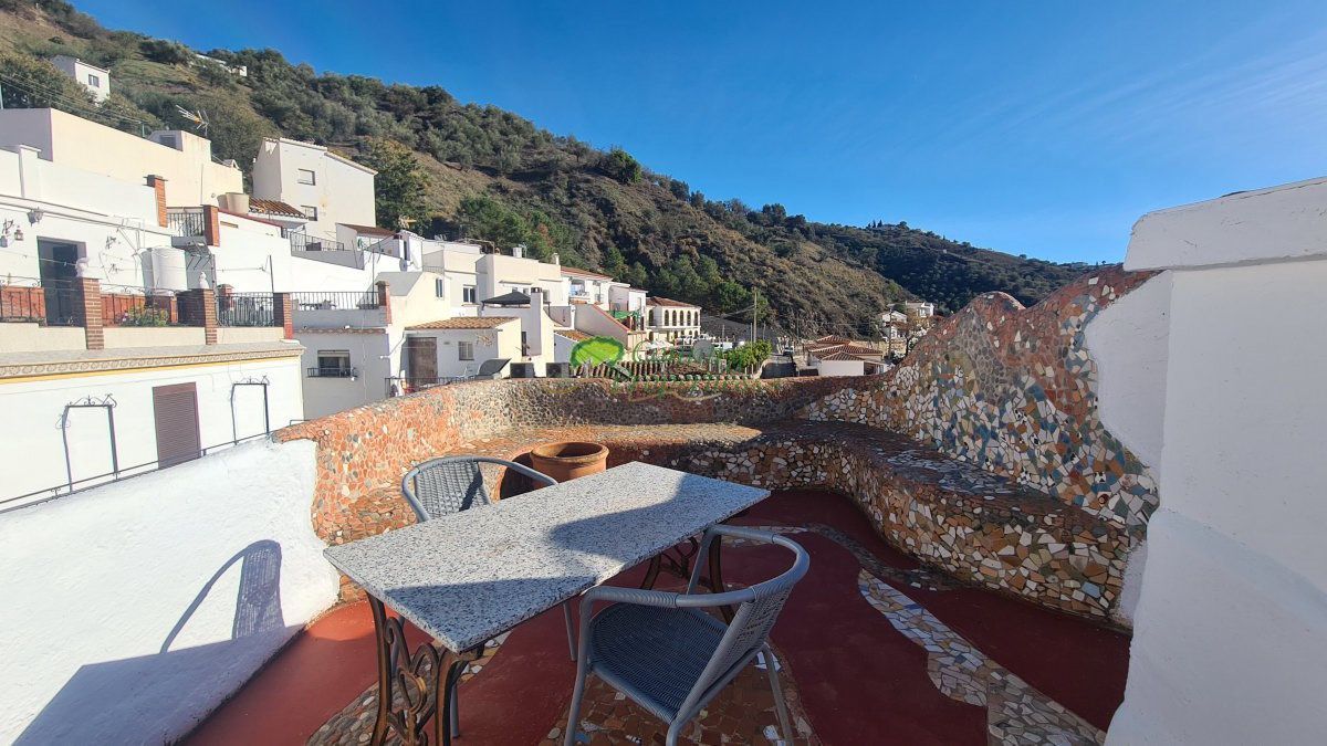 Vista exterior de Casa o xalet en venda en Árchez amb Calefacció, Terrassa i Traster