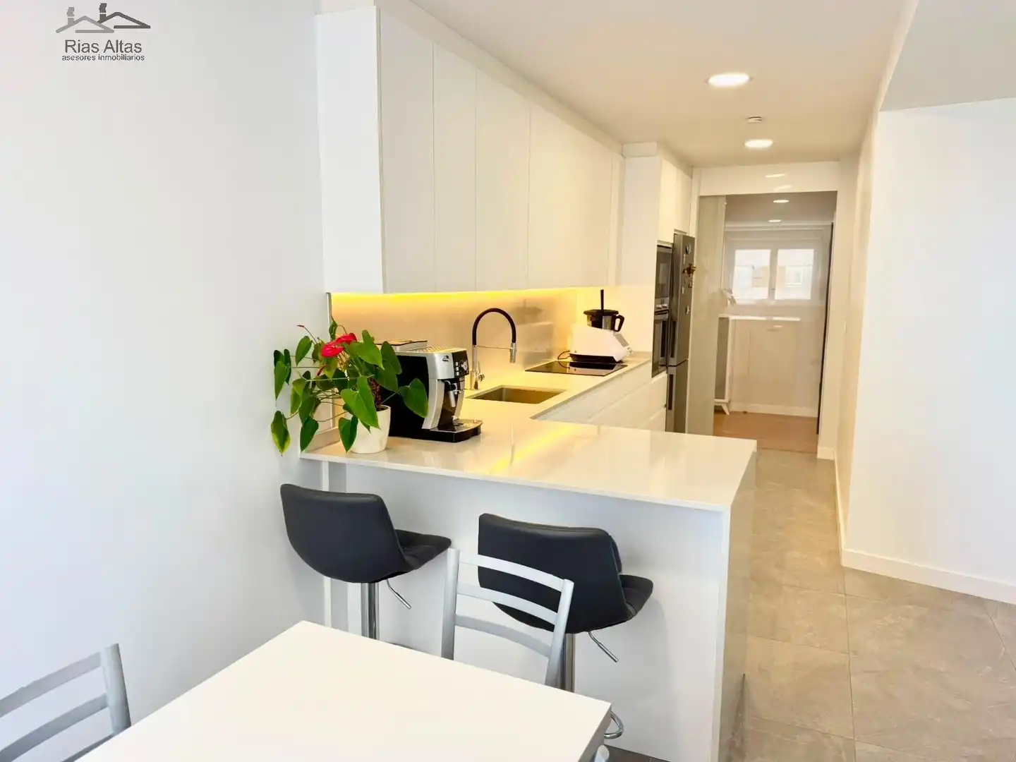 Cocina de Piso en venta en A Coruña Capital  con Calefacción, Terraza y Amueblado
