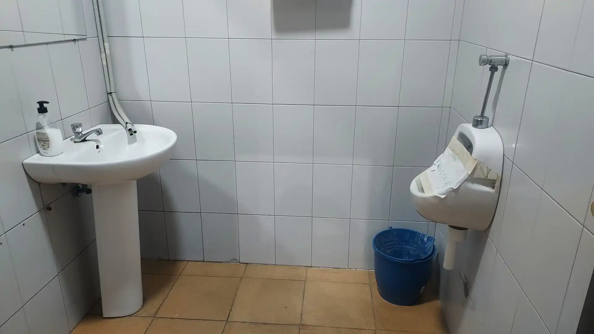 Baño de Nave industrial de alquiler en Algeciras