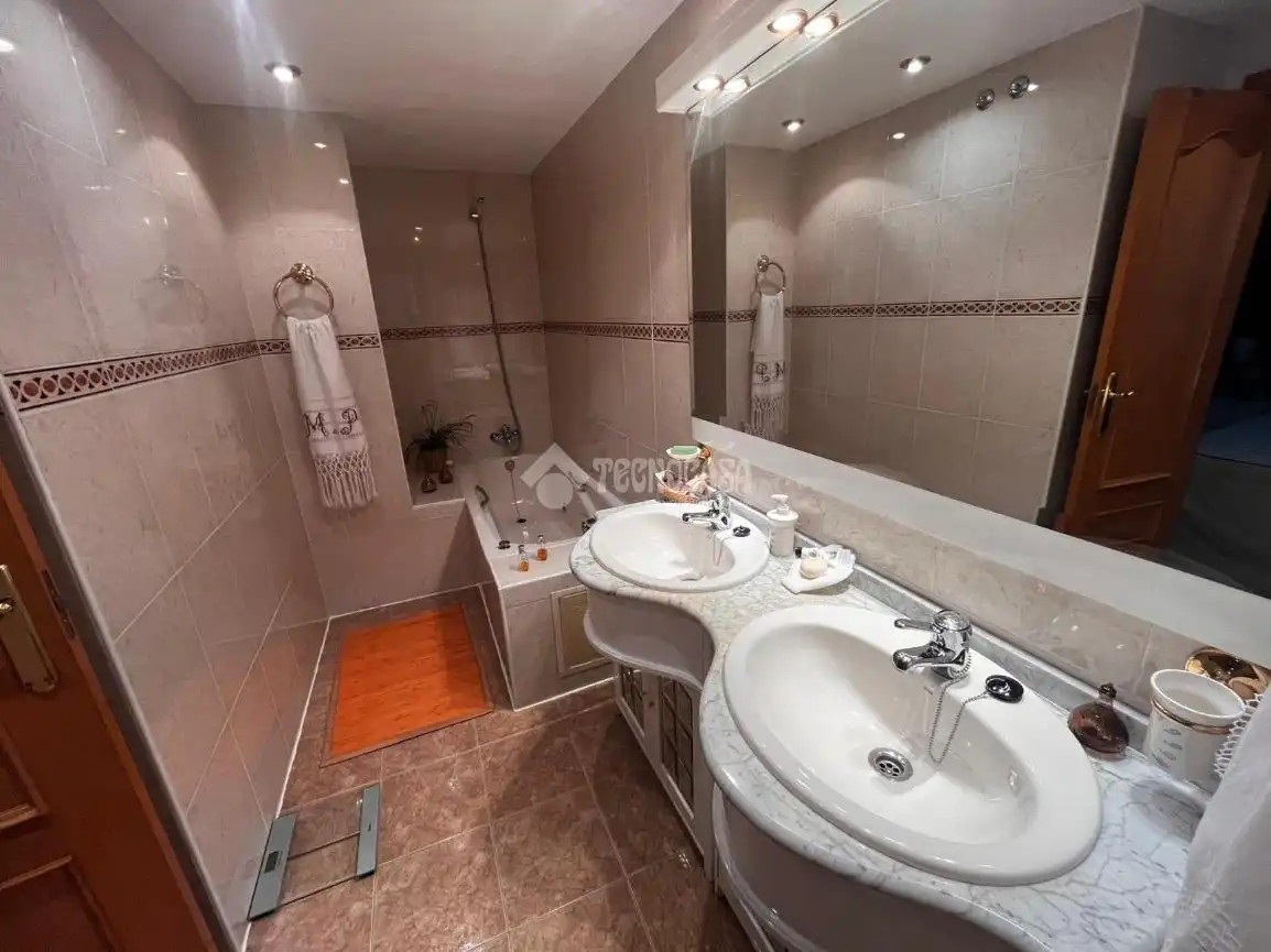 Bathroom of Detached homes for sale in Madrid  with Air Conditioner, Heating and Private garden