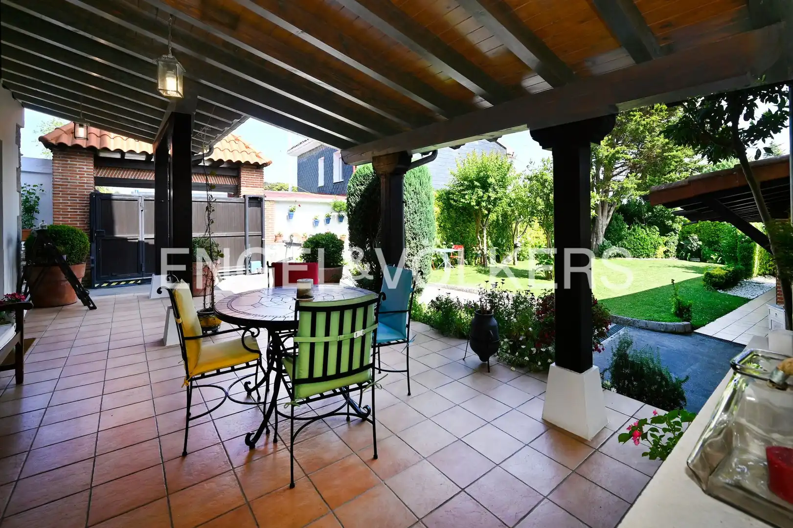 Terrassa de Casa o xalet en venda en Santa Cruz de Bezana amb Calefacció, Jardí privat i Terrassa