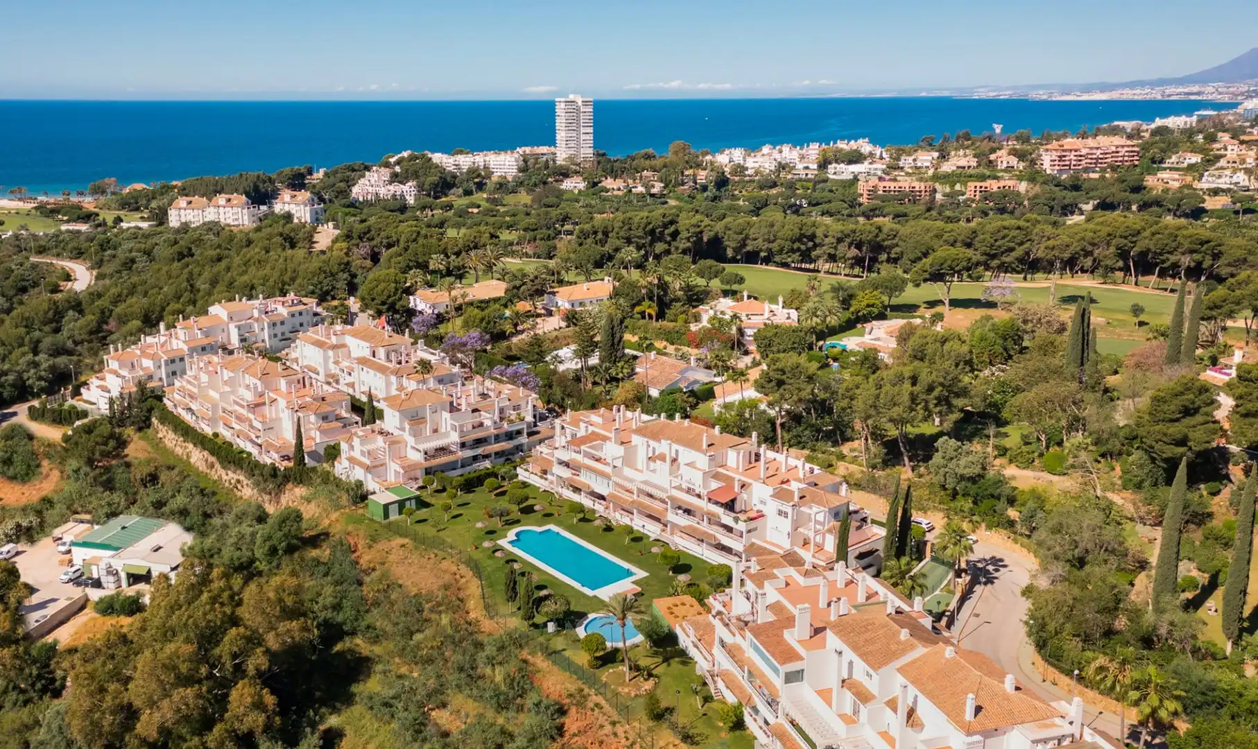 Vista exterior de Pis en venda en Marbella amb Aire condicionat, Terrassa i Moblat
