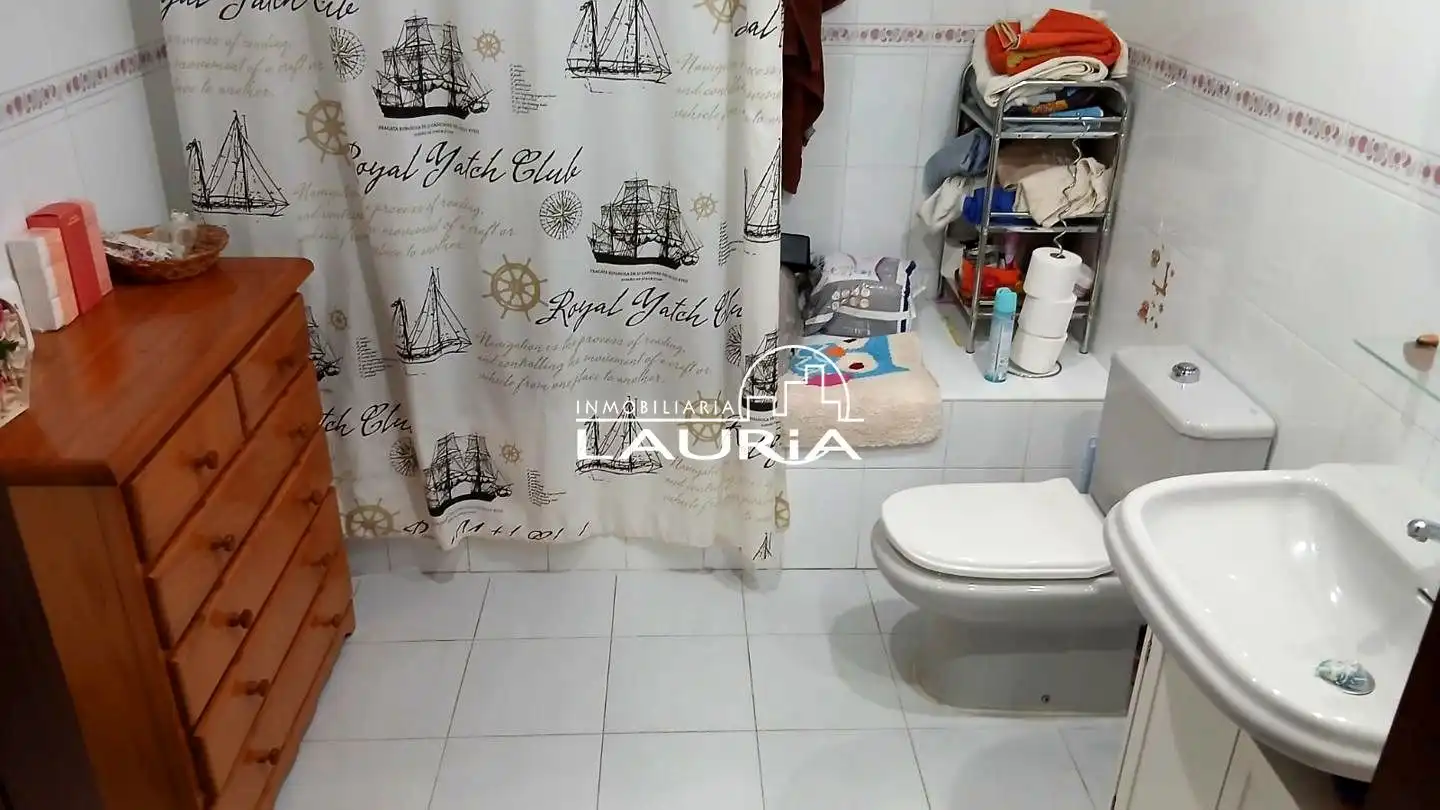 Bathroom of Ground floor for sale in Valencia  with Air Conditioner and Furnished
