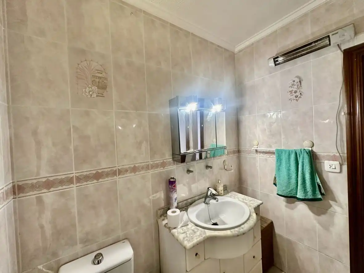 Badezimmer von Wohnungen zum Verkauf in Santa Pola mit Heizung, Terrasse und Abstellraum