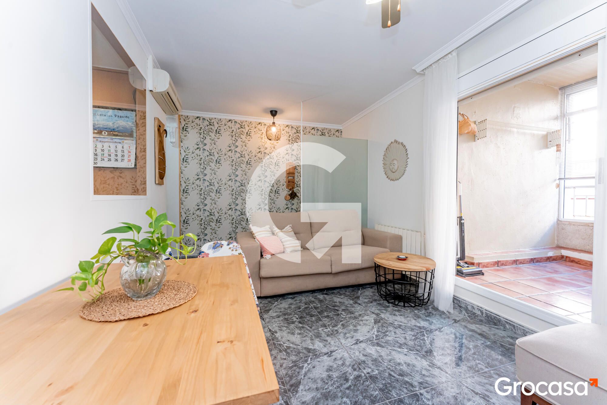 Vista exterior de Piso en venta en Cornellà de Llobregat con Aire acondicionado, Calefacción y Terraza
