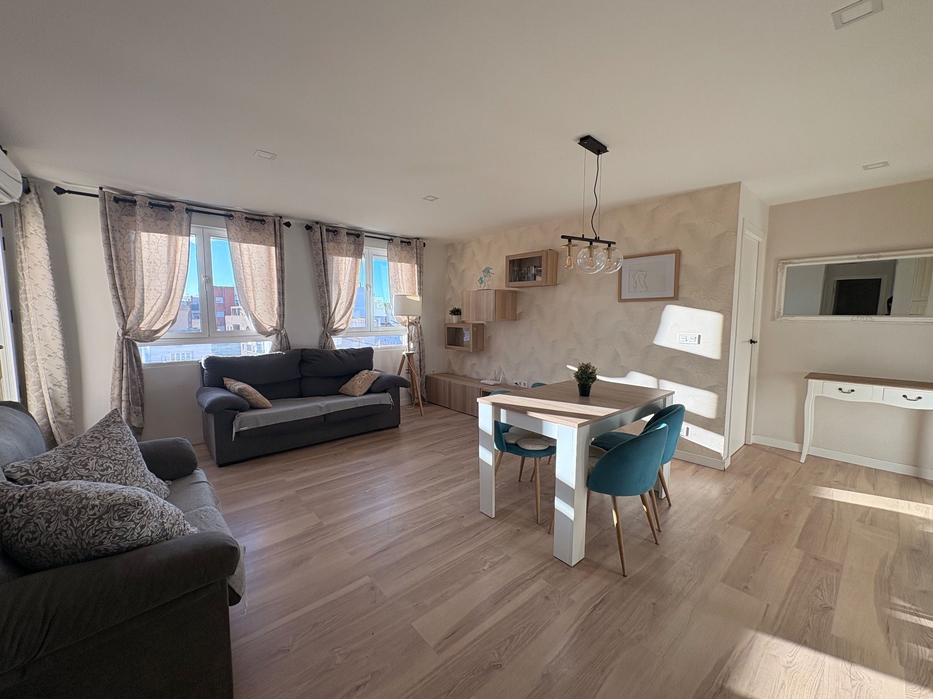 Living room of Flat for rent in Torrevieja  with Air Conditioner, Heating and Terrace