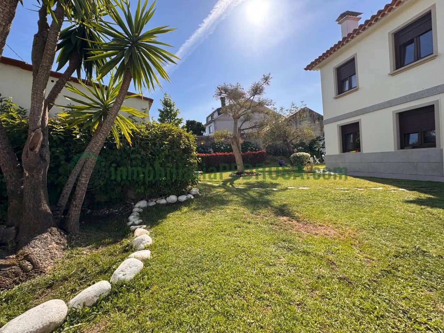 Vista exterior de Casa o xalet en venda en Pontevedra Capital  amb Calefacció, Jardí privat i Traster