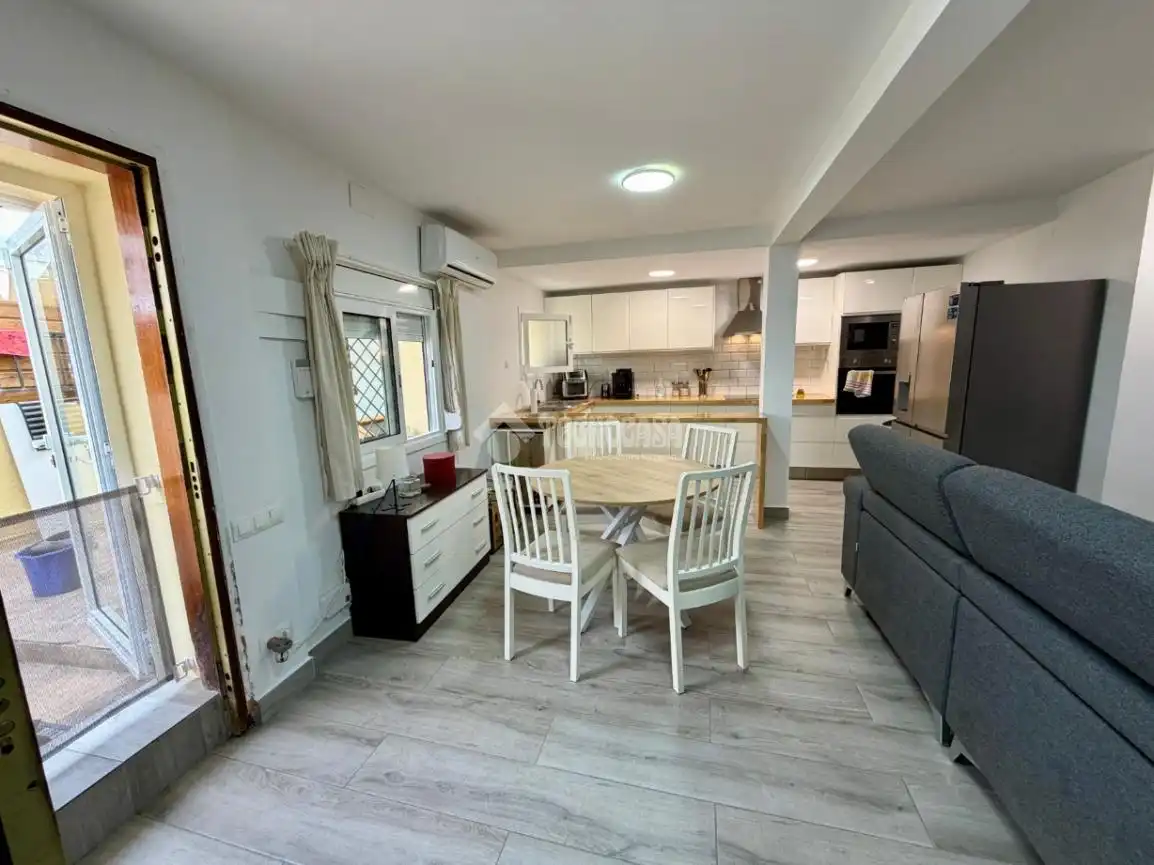 Cuina de Pis en venda en Castelldefels amb Aire condicionat i Terrassa