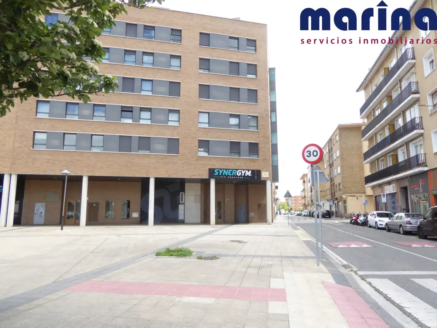 Vista exterior de Local en venda en  Pamplona / Iruña amb Calefacció, Terrassa i Moblat