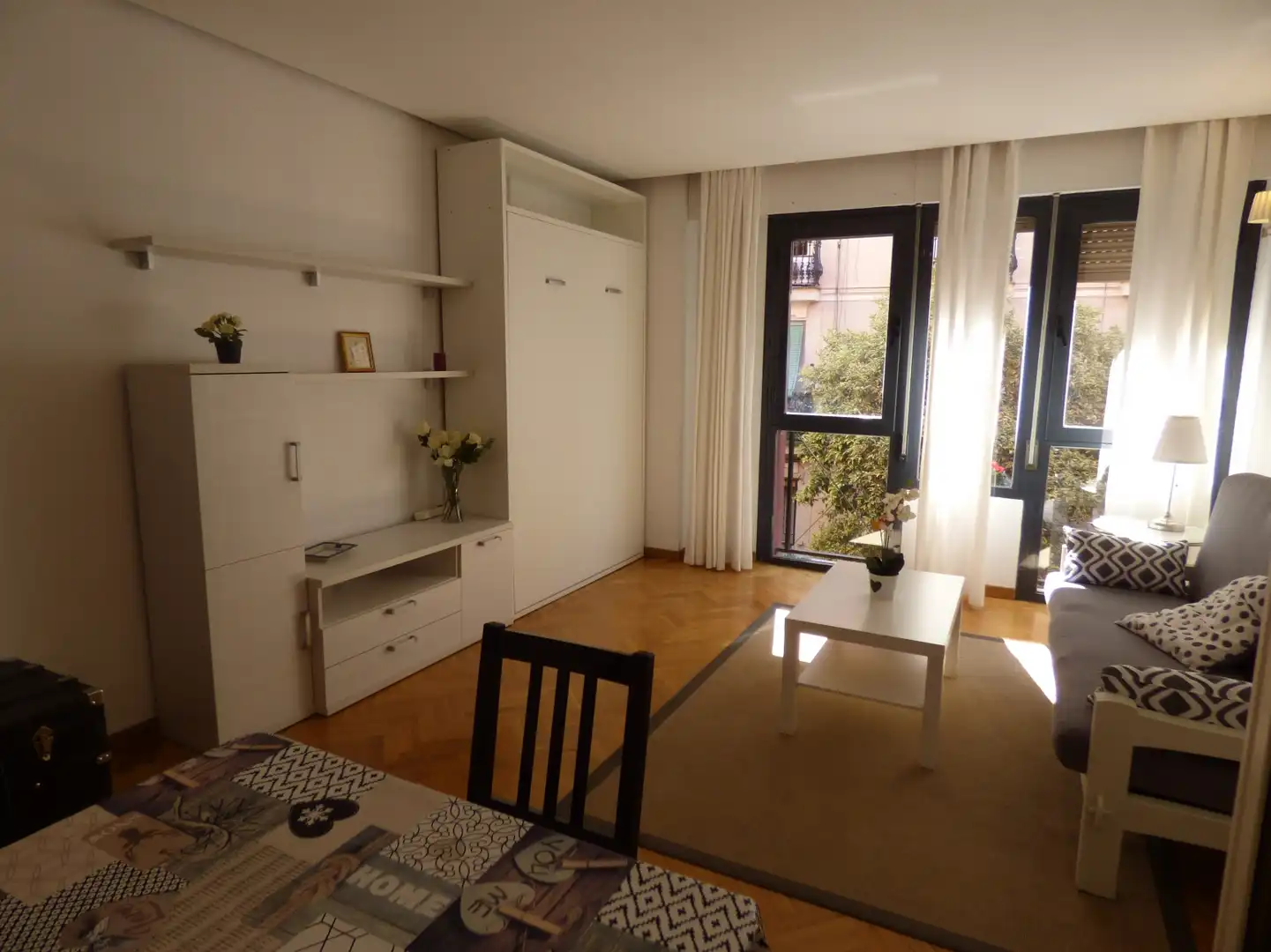 Living room of Flat for rent in Madrid  with Air Conditioner, Heating and Furnished