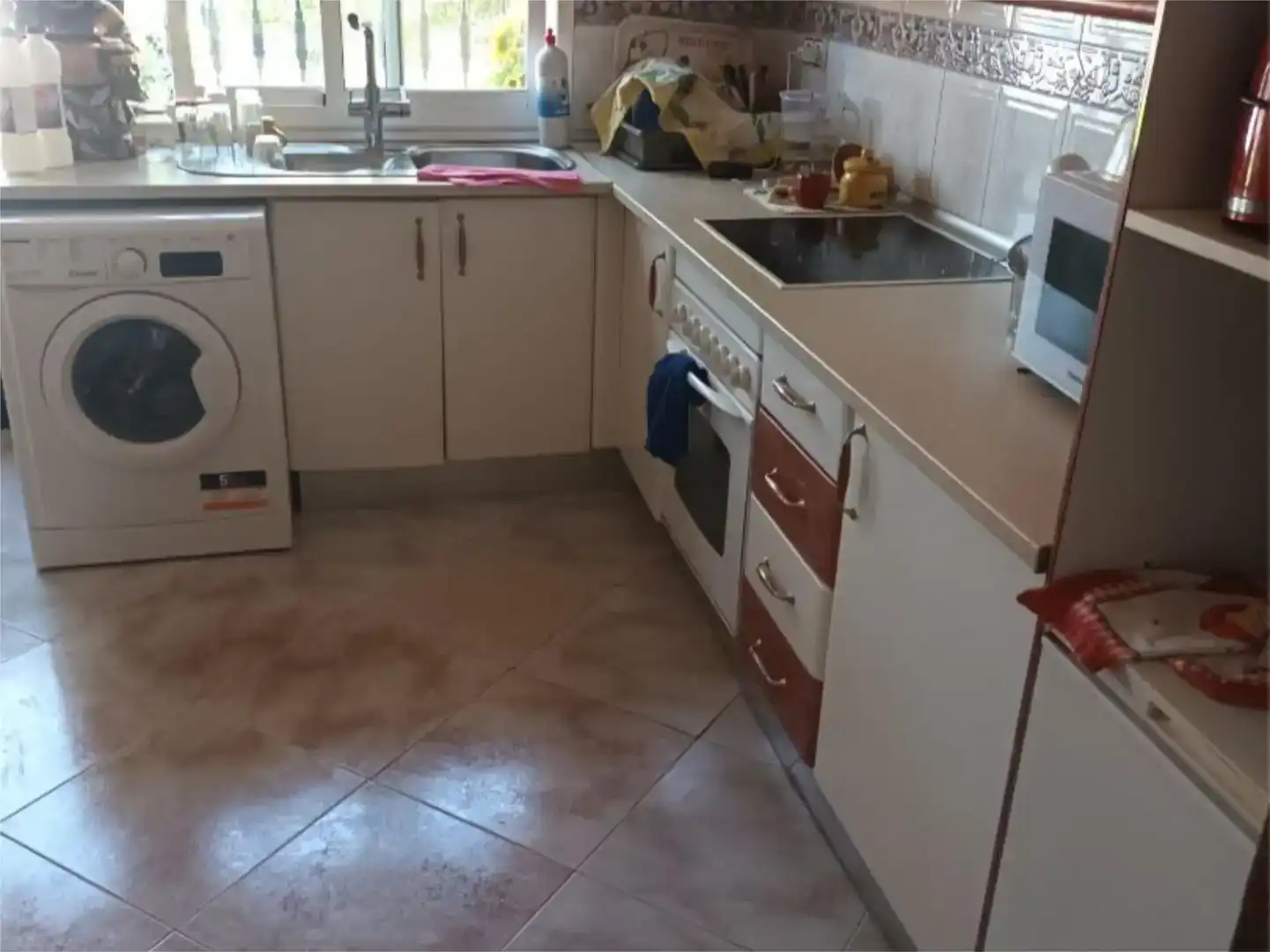 Kitchen of Houses for rent in Gines  with Air Conditioner, Private garden and Storage room