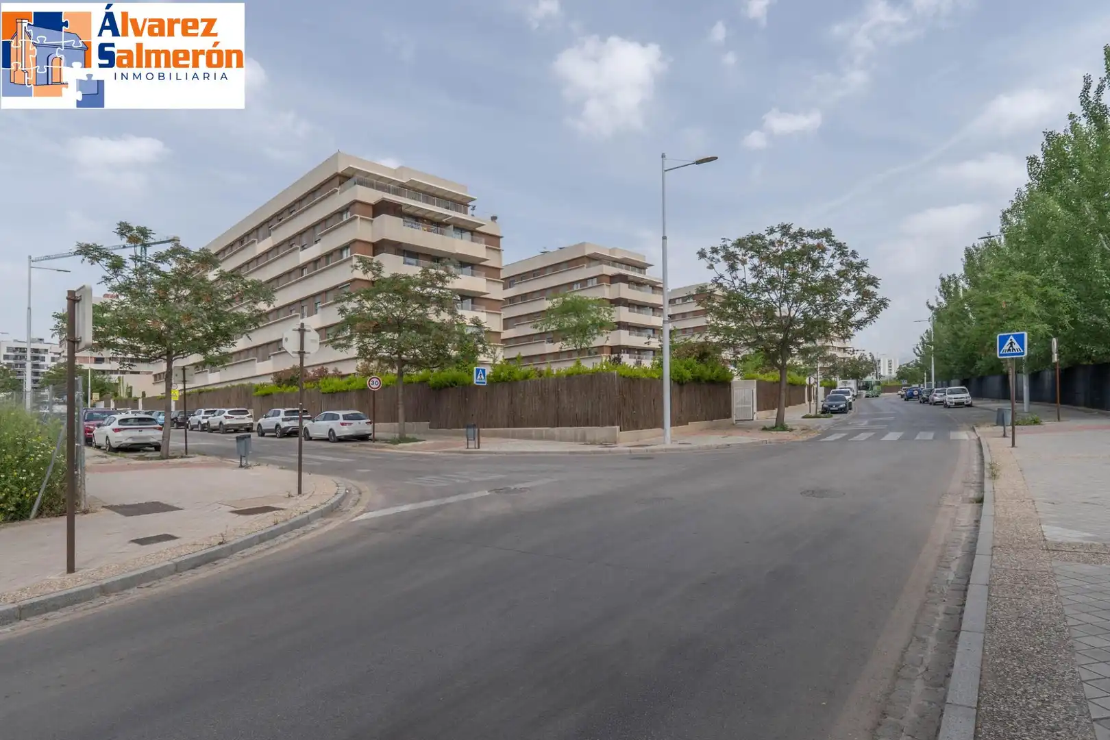 Vista exterior de Pis en venda en Granada amb Moblat i Piscina comunitària
