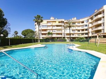 Apartamento con piscina en venta en Selwo