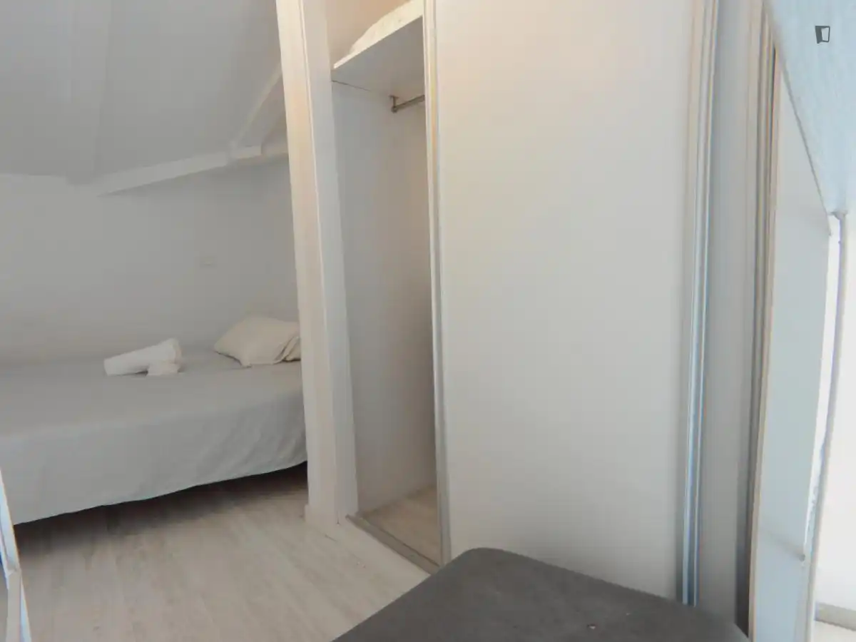 Study for rent in Puerta del Ángel