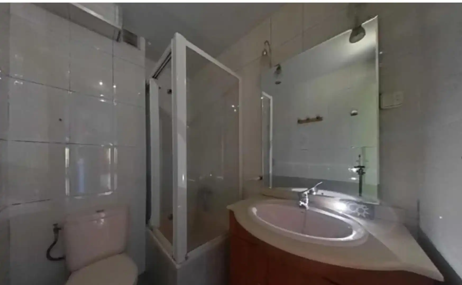 Baño de Apartamento en venta en Badia del Vallès