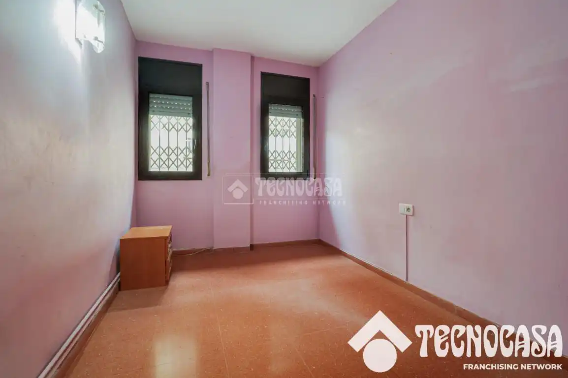 Habitación de Piso en venta en Santa Coloma de Gramenet con Calefacción y Terraza