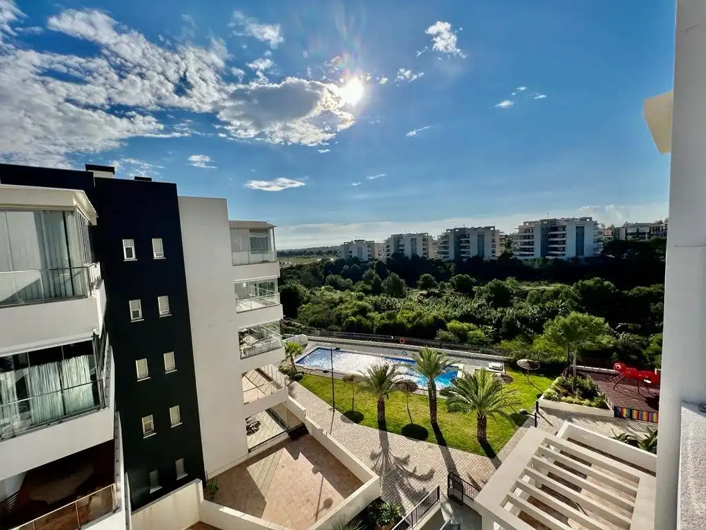 Vista exterior de Ático en venta en Orihuela con Calefacción, Terraza y Trastero