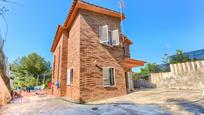 Vista exterior de Casa o xalet en venda en Cunit amb Jardí privat, Terrassa i Traster