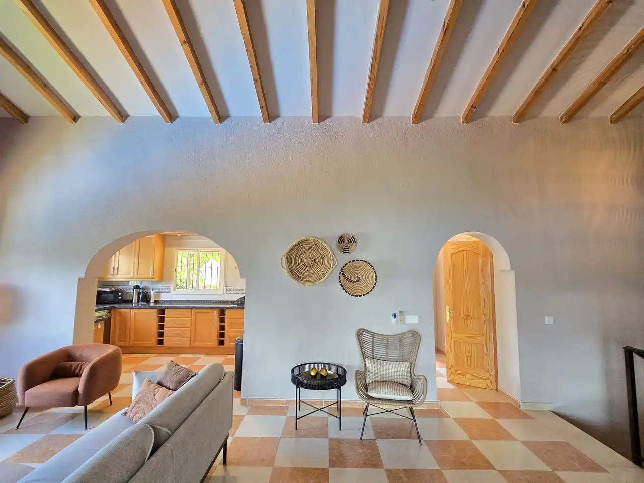 Sala d'estar de Casa o xalet en venda en Viñuela amb Aire condicionat, Terrassa i Piscina