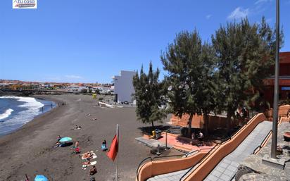 Vista exterior de Casa adosada en venda en Telde amb Terrassa i Traster