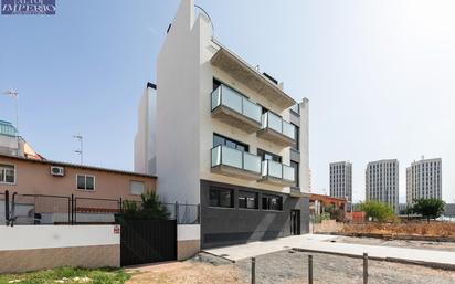 Vista exterior de Pis en venda en Armilla amb Calefacció i Terrassa