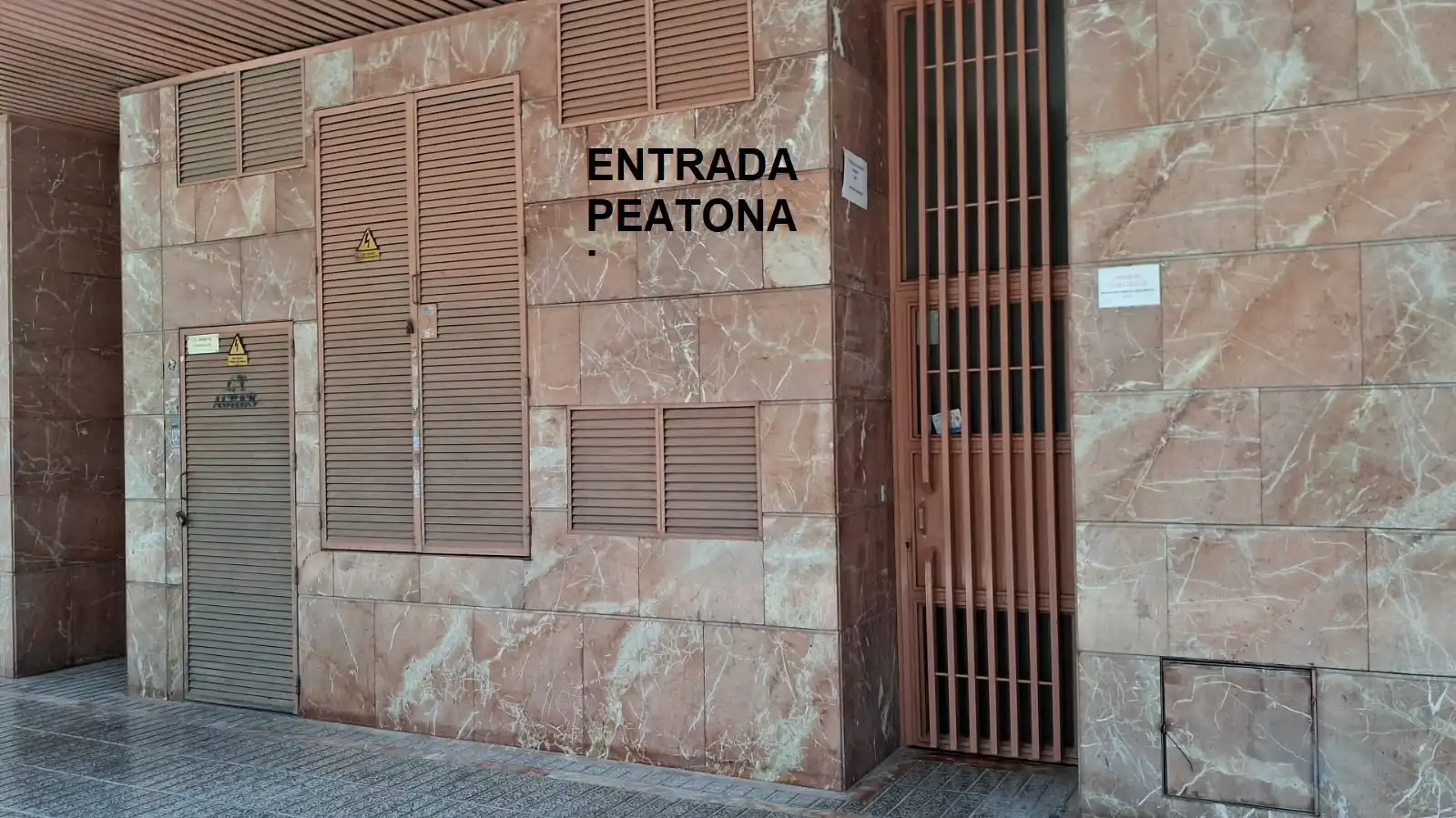 Außenansicht von Garage zur Miete in Elche / Elx