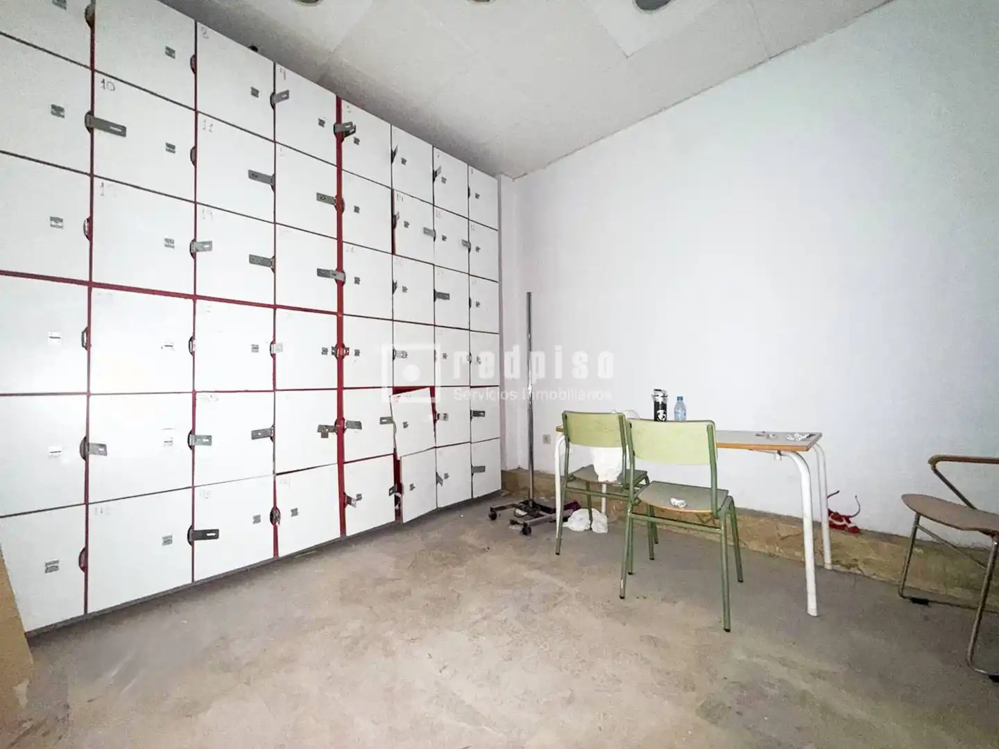 Dormitori de Local en venda en Fuenlabrada amb Aire condicionat