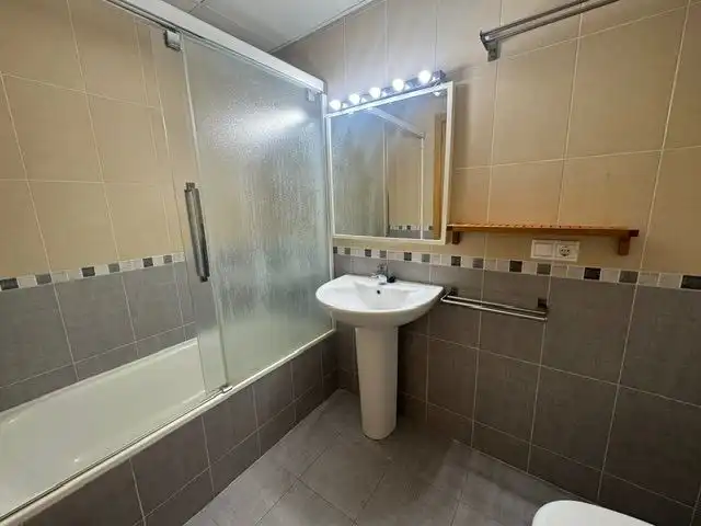 Bathroom of Flat for rent in Alcoy / Alcoi  with Air Conditioner, Heating and Furnished