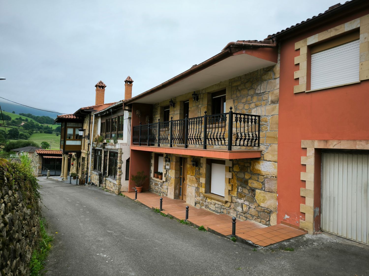 Vista exterior de Casa adosada en venda en Santa María de Cayón