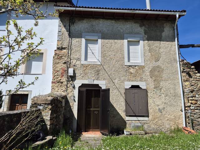 Casa-chalet en Venta en N/A en Acebedo