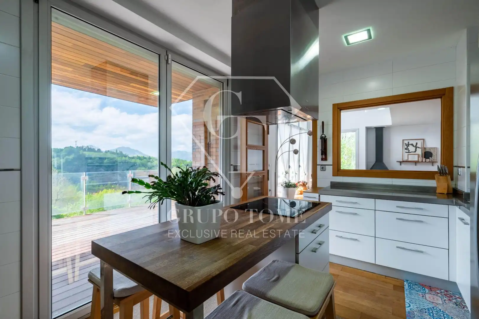 Küche von Einfamilien-Reihenhaus zum Verkauf in Donostia - San Sebastián  mit Heizung, Privatgarten und Terrasse