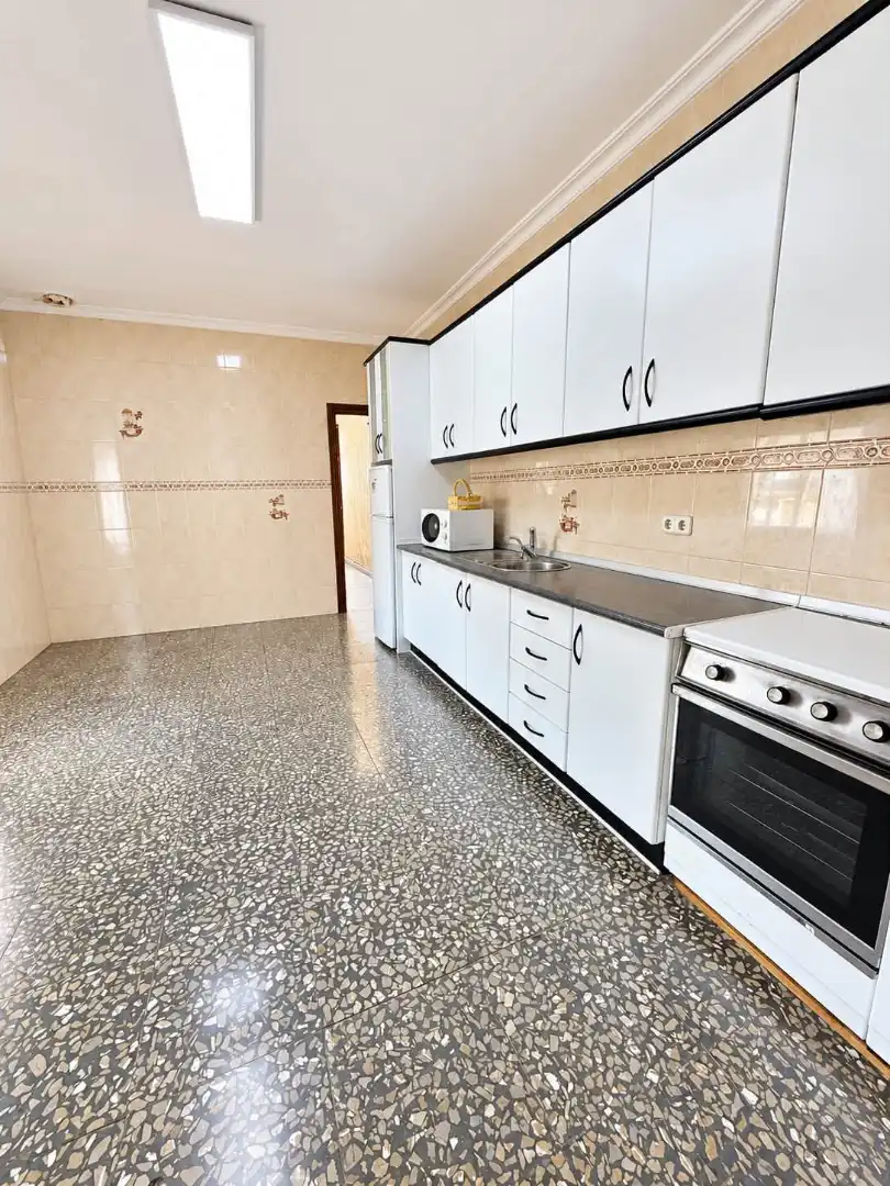 Küche von Wohnung zum Verkauf in Alcantarilla mit Klimaanlage, Terrasse und Balkon