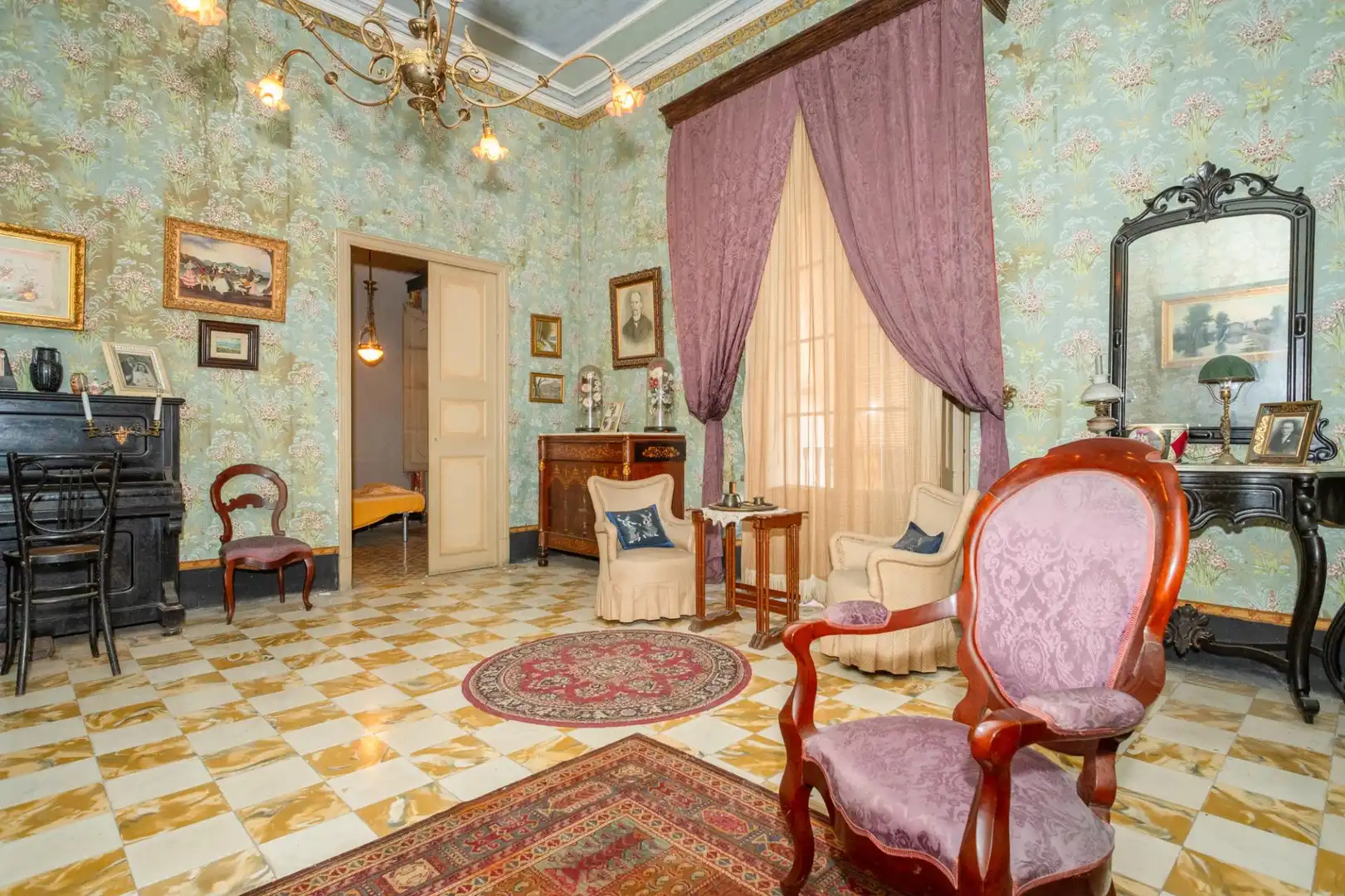 Sala de estar de Casa o chalet en venta en Besalú con Jardín privado, Terraza y Amueblado