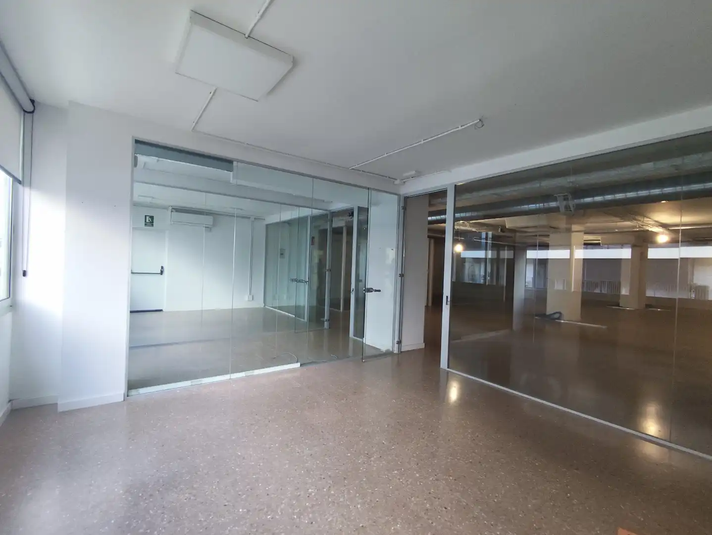 Büro zur Miete in Barcelona mit Klimaanlage und Alarm