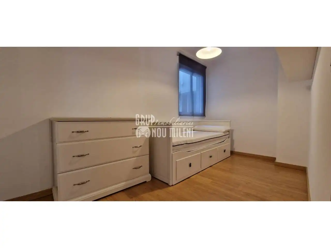 Bedroom of Flat for rent in Silla  with Air Conditioner, Heating and Parquet flooring