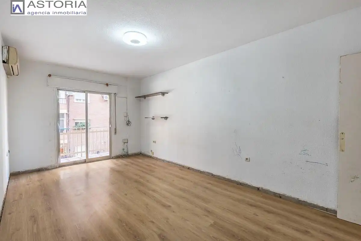 Piso con ascensor en venta en Calle REINA MORA, imagen 2