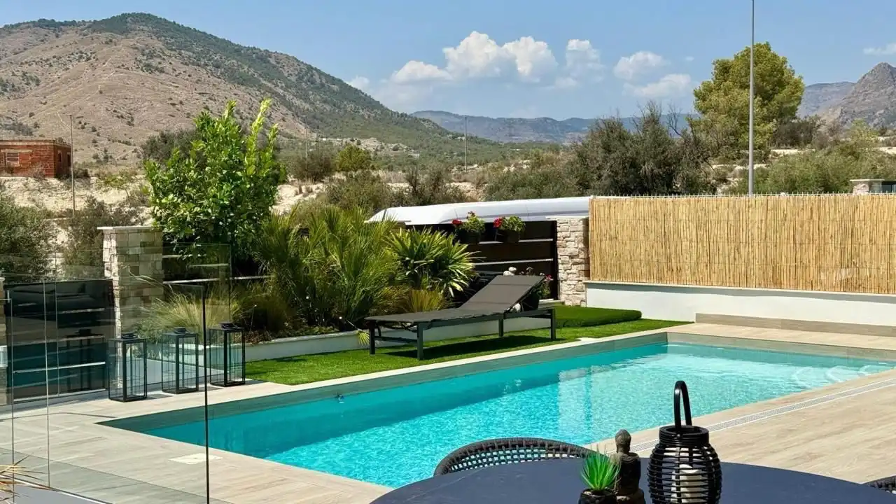 Piscina de Casa o chalet de alquiler en Finestrat con Aire acondicionado, Calefacción y Jardín privado