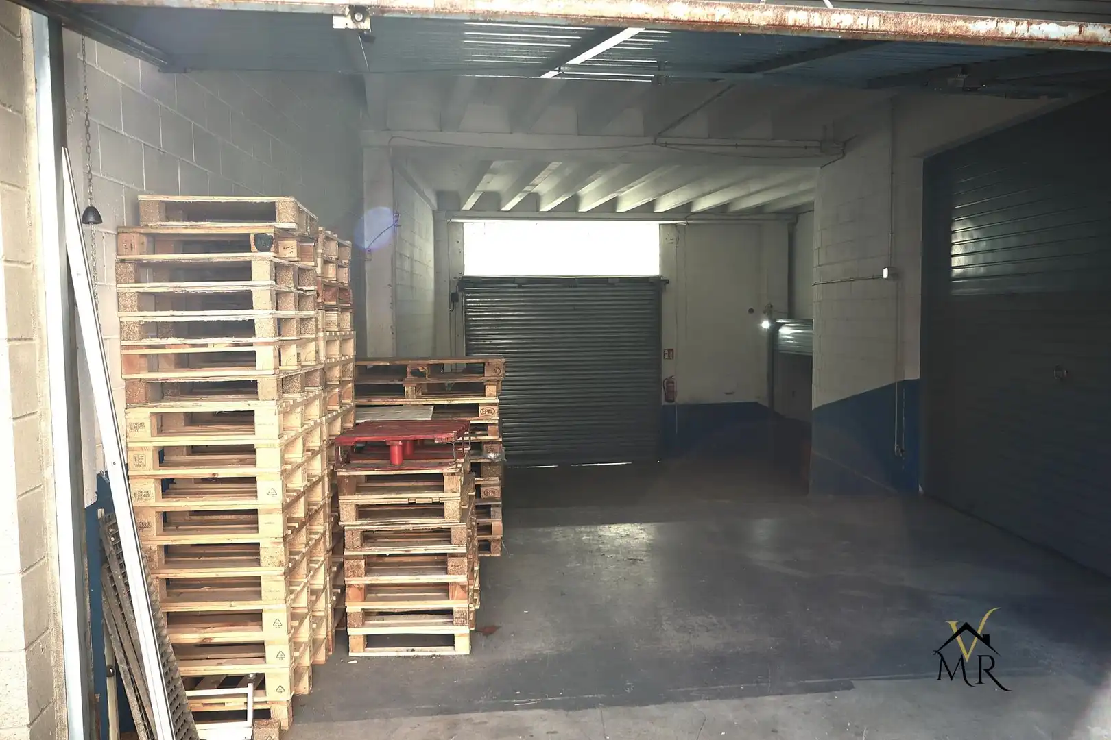 Parkplatz von Fabrikhallen zum Verkauf in Mataró