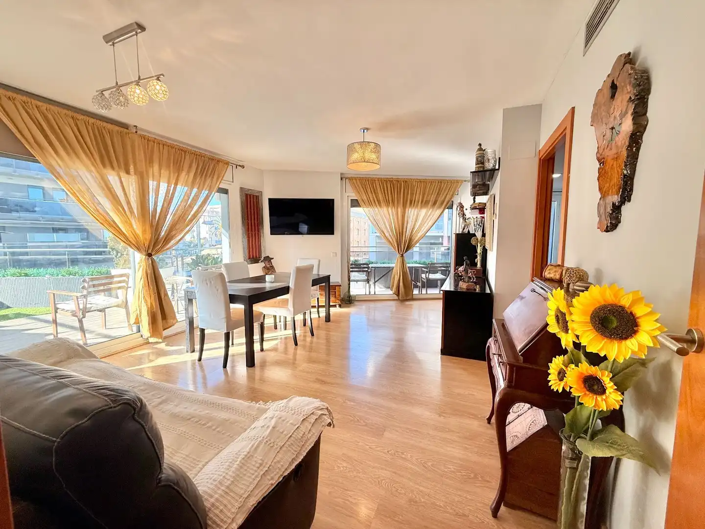Sala de estar de Piso en venta en Badalona con Calefacción, Terraza y Piscina comunitaria