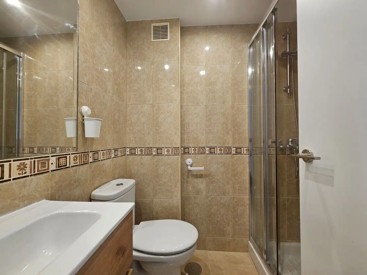 Bathroom of Apartments for rent in Madrid  with Air Conditioner, Heating and Terrace