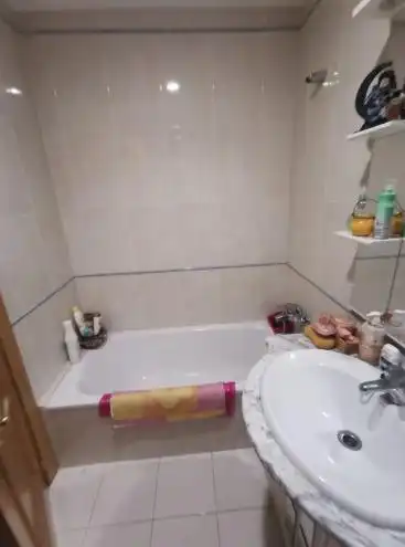 Bany de Pis en venda en Ourense Capital  amb Calefacció, Parquet i Terrassa
