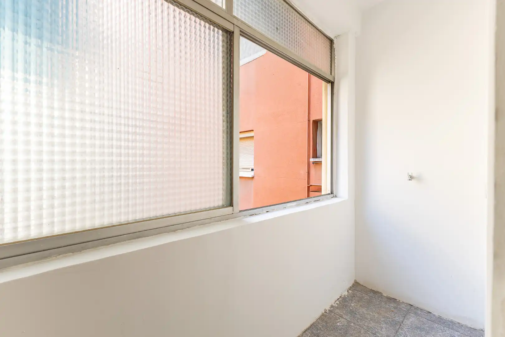 Terraza de Piso en venta en L'Hospitalet de Llobregat con Parquet, Horno y Balcón