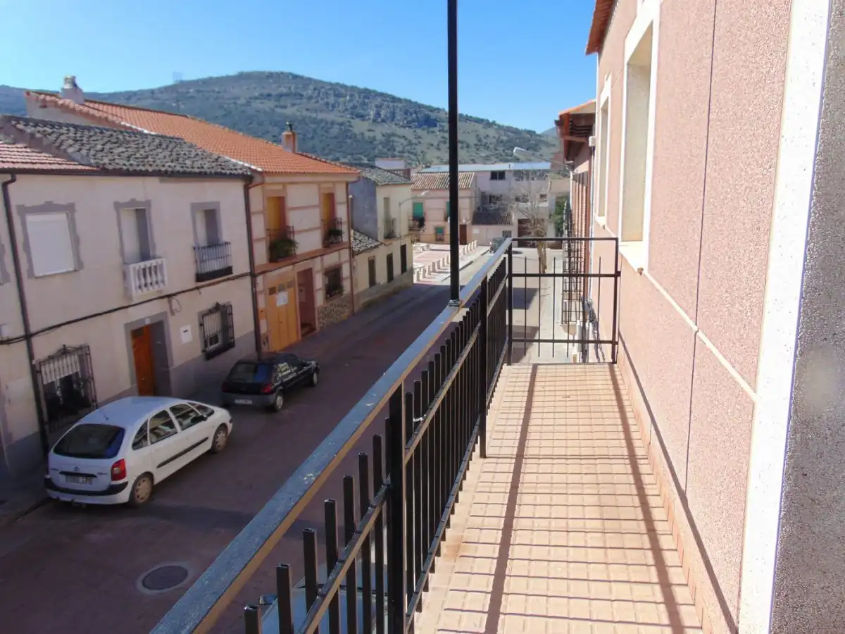 Vista exterior de Casa o chalet en venta en San Carlos del Valle con Calefacción, Terraza y Trastero
