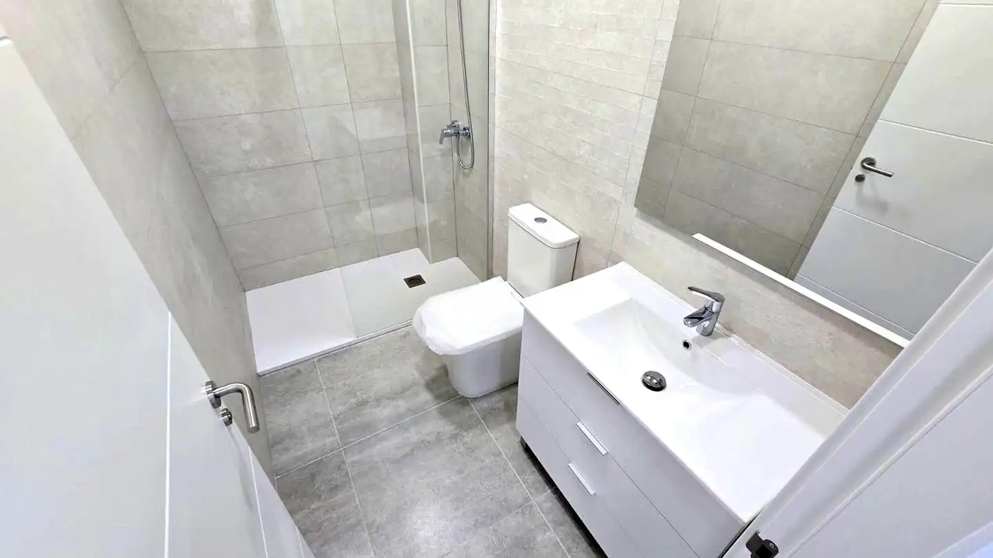 Bathroom of Apartments for rent in Gandia  with Furnished