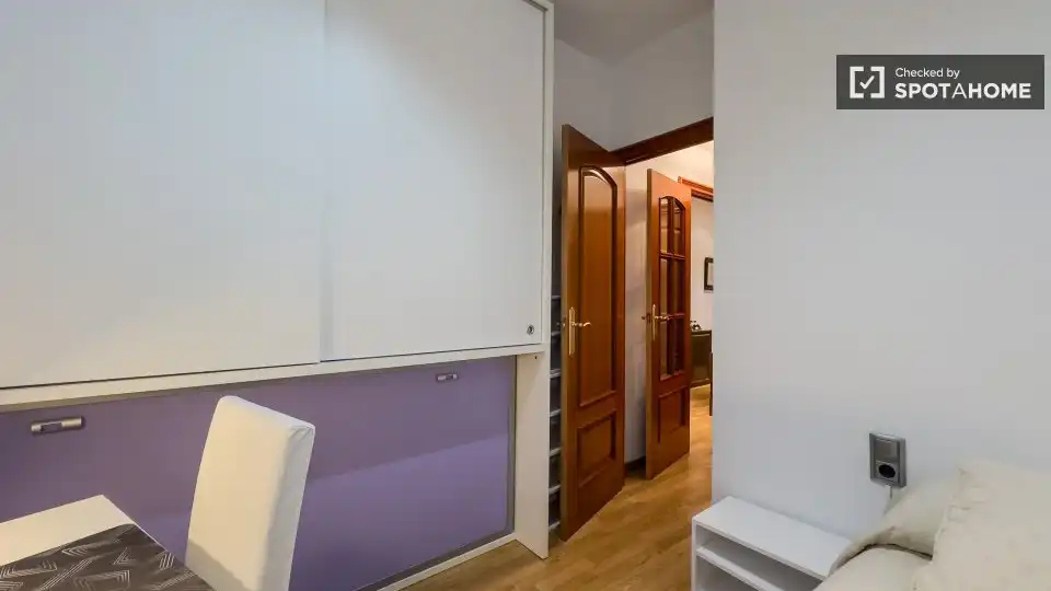 Flat for rent in Barcelona  with Air Conditioner, Heating and Furnished