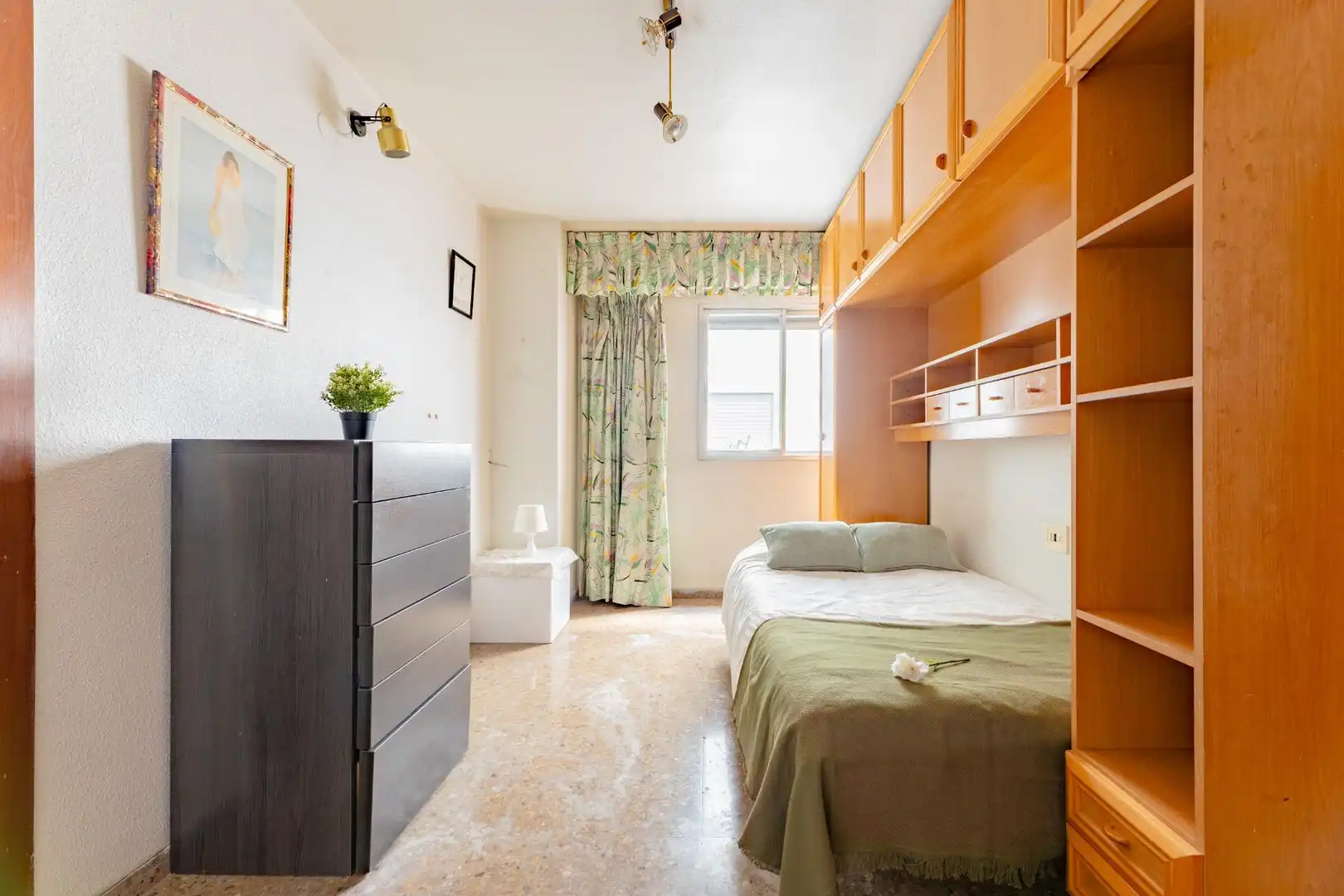 Habitación de Piso en venta en Valencia con Trastero, Balcón y Alarma